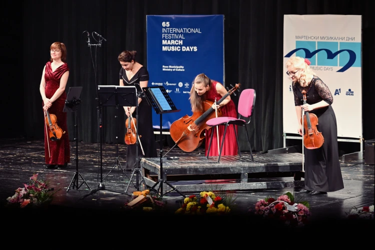 Струнен Квартет ФРОШ | Мигел Трапага Санчес – китара  8